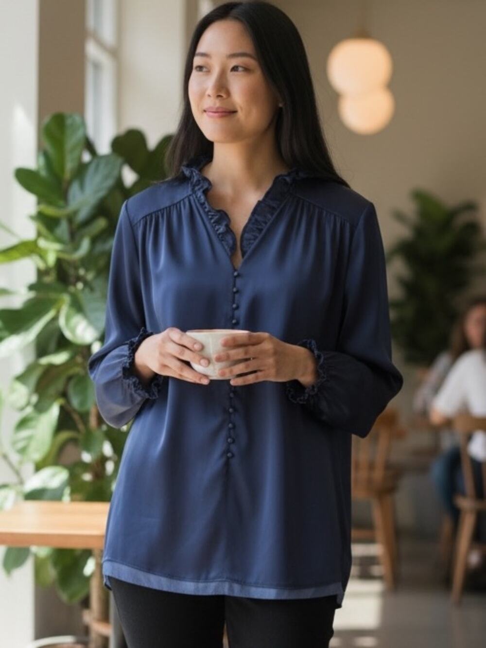 White House Black Market NWT
Blueprint Satin Blouse Indigo
Navy Blue Size 22W